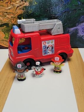 Fisher-Price Red Fire Truck Playset with 3 Firefighter Figures